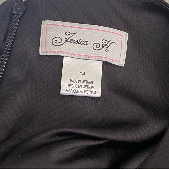 Jessica H Ruched Dress - Picture 9 of 9